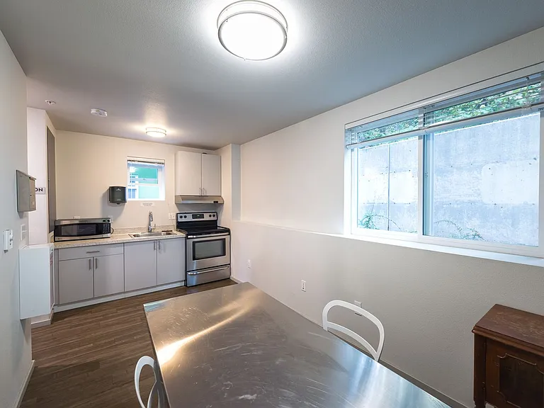 Elegant, Efficient Studios in Beautiful Delridge! — Photo 15