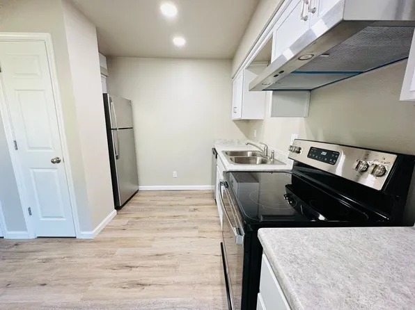Cedar Apartments, 315 W Alamos Ave #206, Clovis, CA 93612