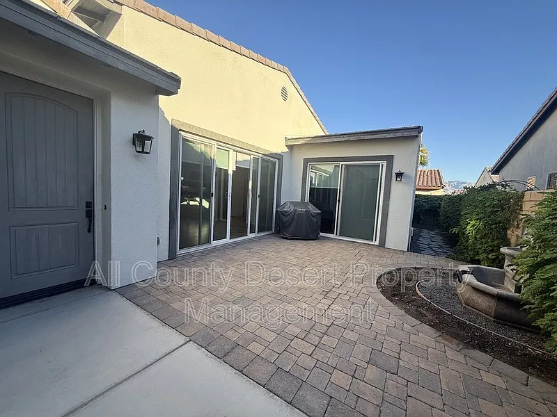 3 bed, 4.0 bath, 1909 sqft, $2,399 — Photo 3