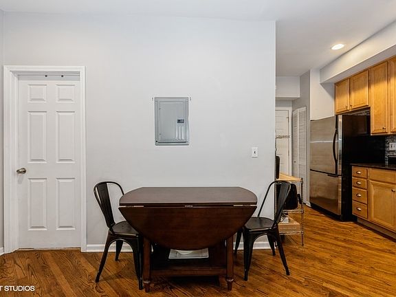 5th image of 1357 W Argyle St #2C