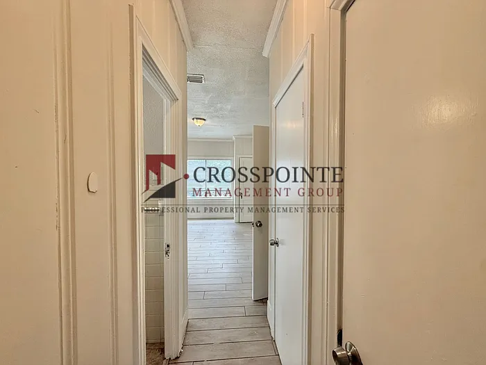 1120 Augusta Ave — Photo 16