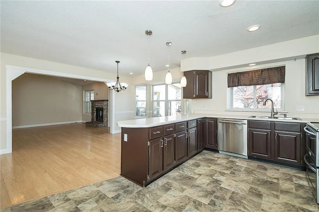 2904 Kettering Dr — Photo 3