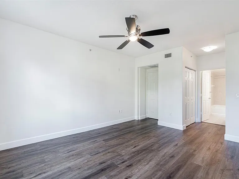 2421 NE 65th St #309 — Photo 15