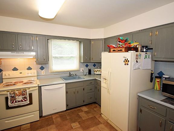 3rd image of 470 Green Meadow Dr