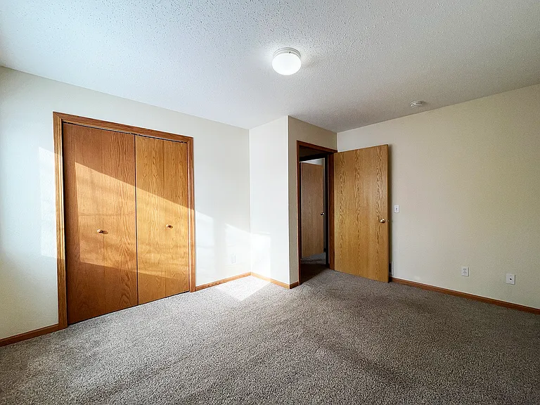 171 W Lind St — Photo 6