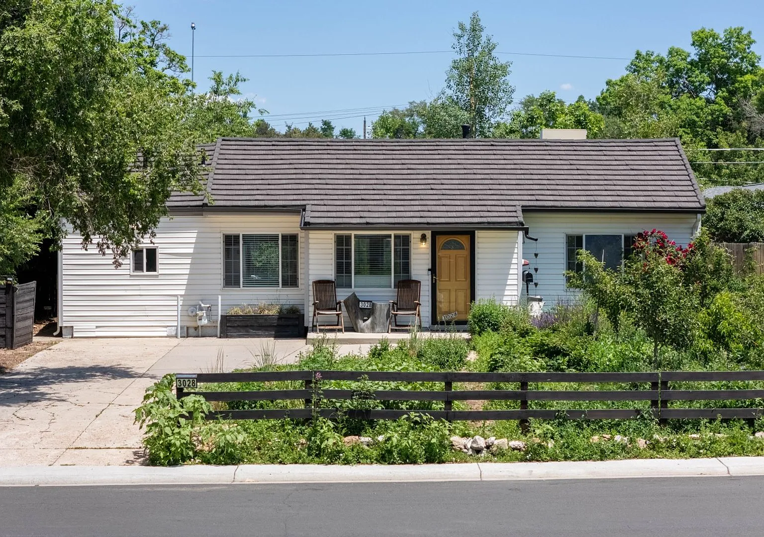 Resort vibes**Your own private pool**Rare 3BR/2BA House in Denver — Photo 4
