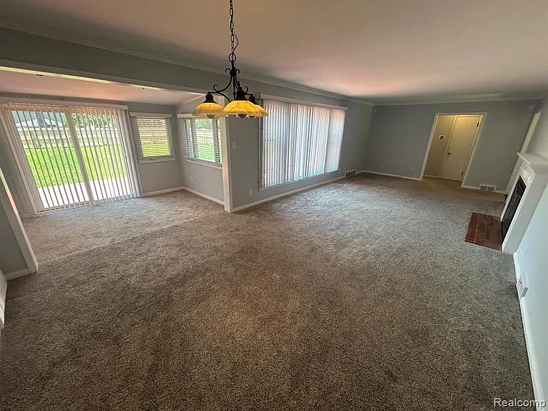 4121 Seminole Dr — Photo 8