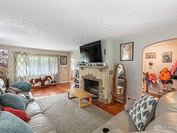 4th image of 760 Orchard Dr