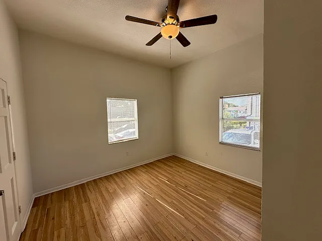 2339 W Beach St — Photo 15
