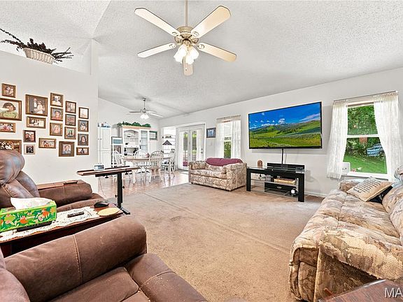 3rd image of 947 Falcon Dr