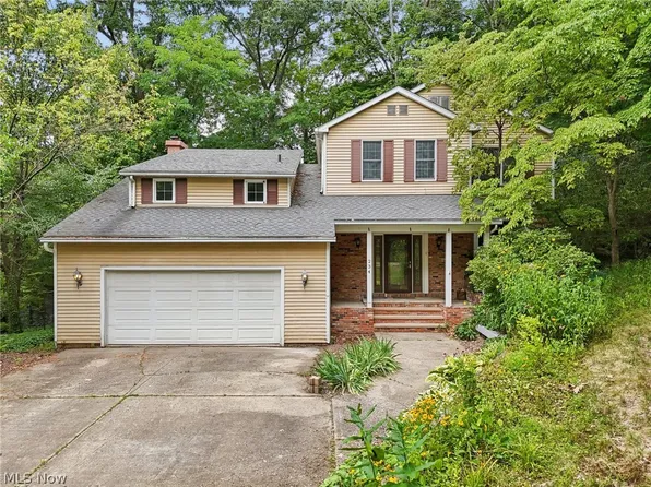 234 Monticello Dr, Chagrin Falls, OH 44022