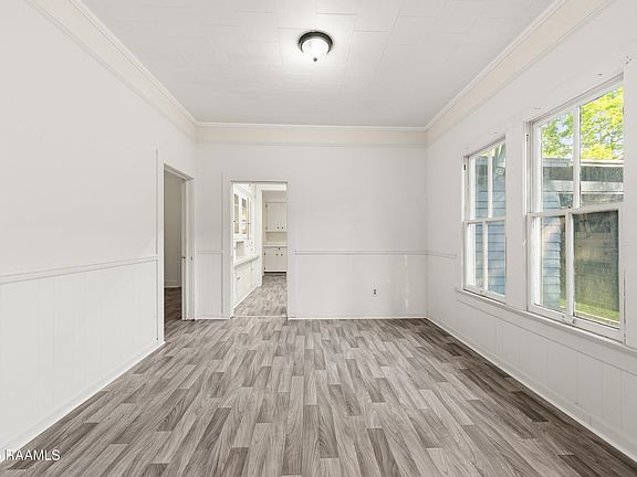 5th image of 1122 S Court St