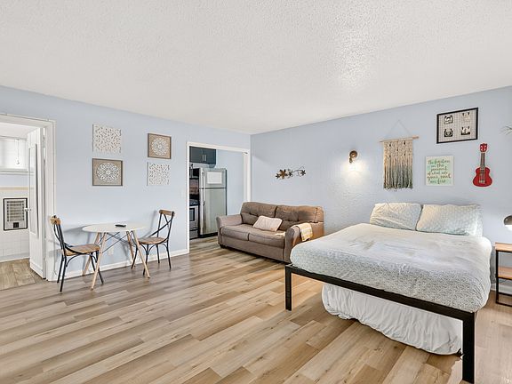 4th image of 803 Hillview Hts #205