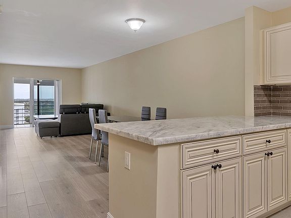 5th image of 2731 NE 14th St Causeway #1020