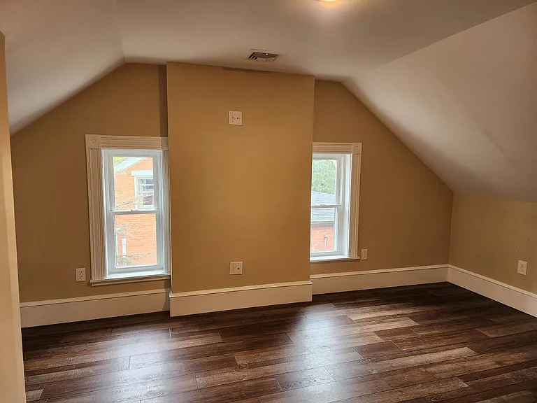 1113 E. King St. — Photo 14