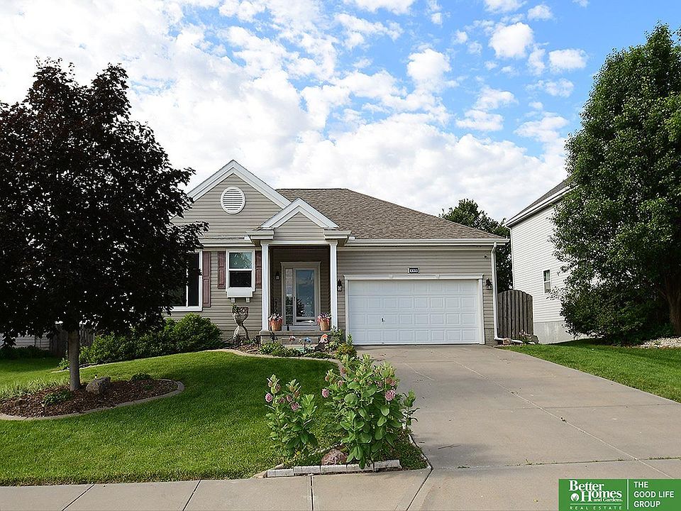 1st image of 805 Stony Point Dr