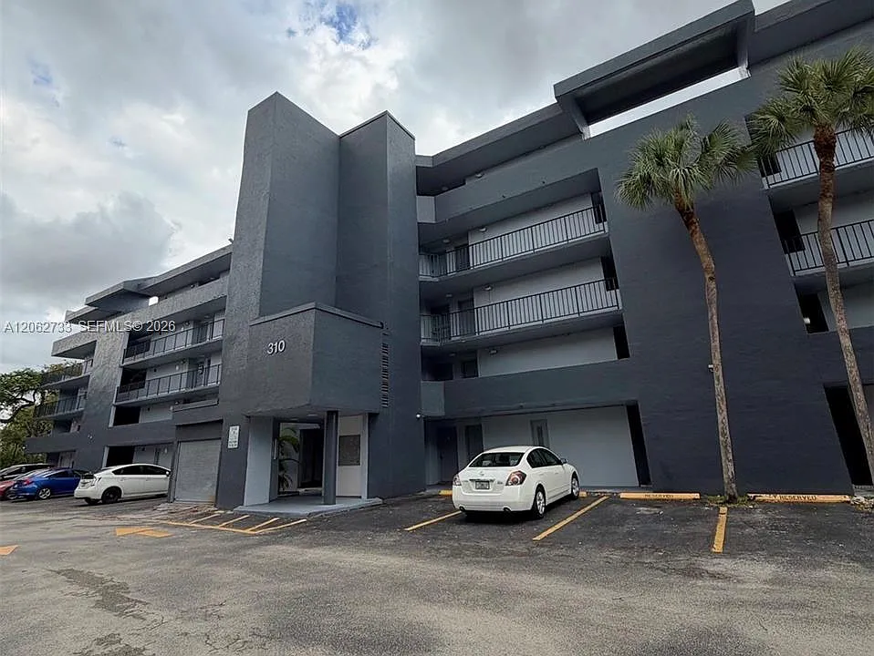 310 Fontainebleau Blvd #206