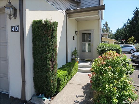 3rd image of 418 17th St SE Unit 4D