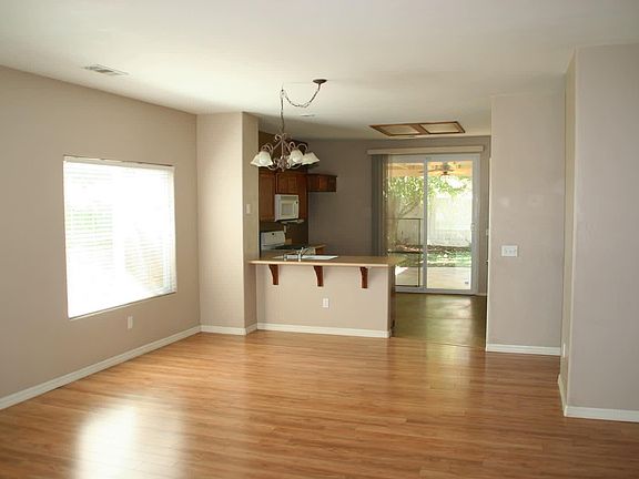 2nd image of 101 N Roeben St