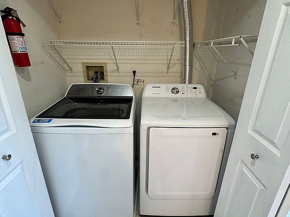 4th image of 962 Gainsborough Ct