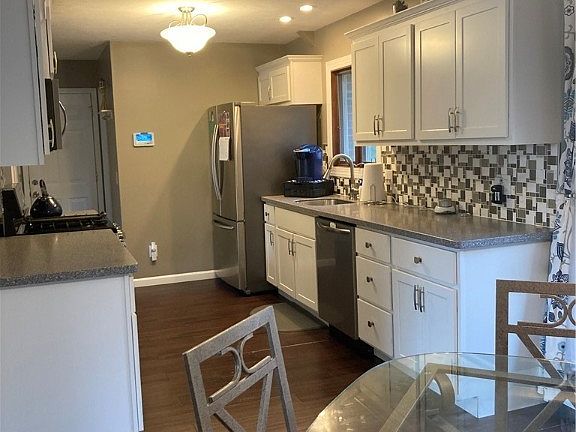 5th image of 409 Windsor Dr