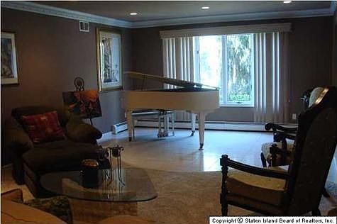 4th image of 723 Maguire Ave