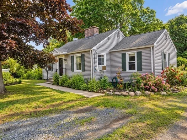 35 Pinehurst St, Westfield, MA 01085