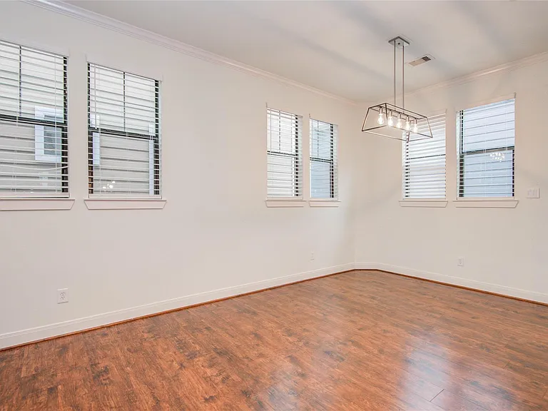 2414 Charleston St #B — Photo 15