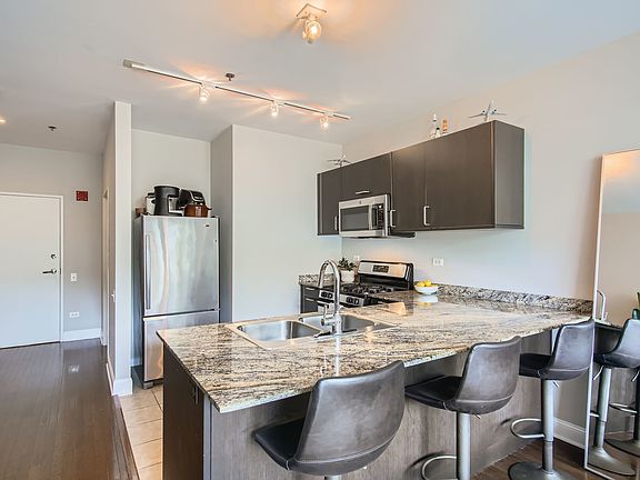 5th image of 653 N Kingsbury St APT 1508