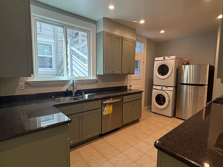 425 33rd Ave — Photo 8