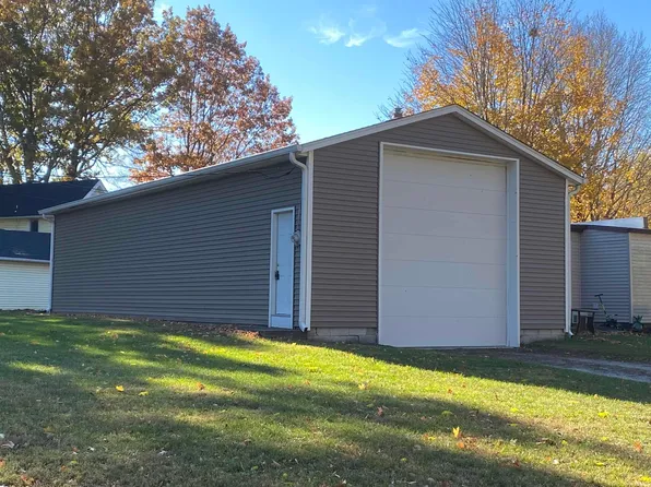 1102 Drover St, Huntington, IN 46750