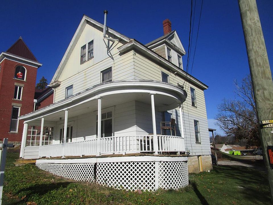1st image of 618 W Railroad St