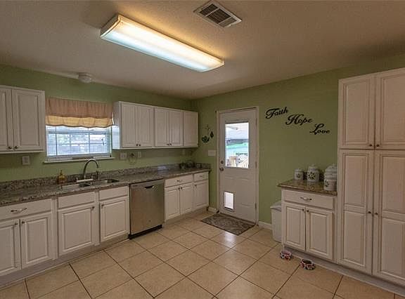 4th image of 3300 Plaza Dr