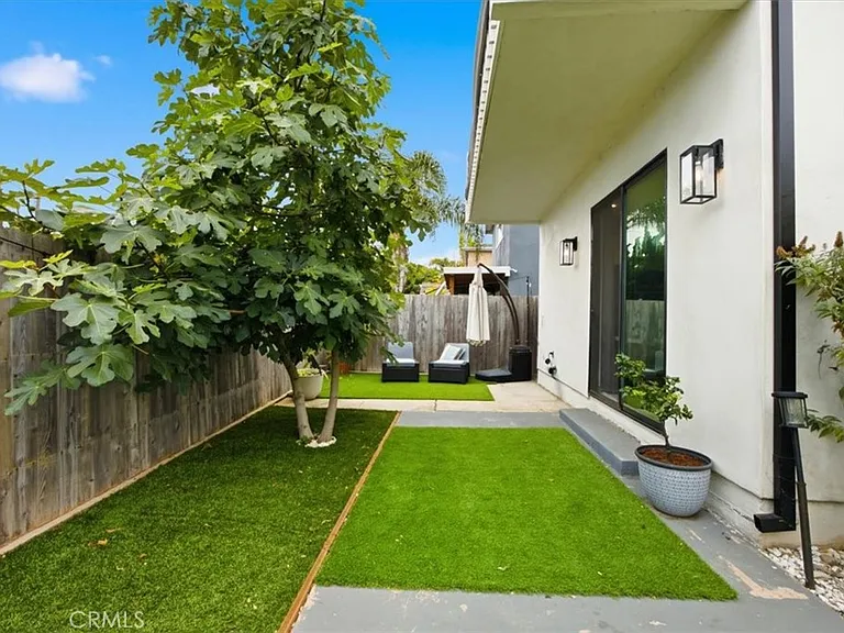 1506 Wollacott St — Photo 23
