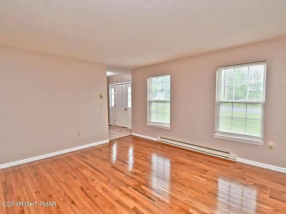 4th image of 303 Pheasant Run