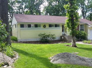 12 Hickory Rd, Sloatsburg, NY 10974