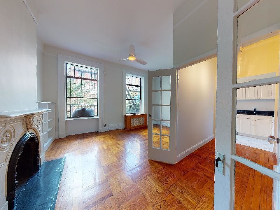 1st image of 33 W 8th St Ste 2R