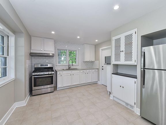 5th image of 501 Walnut St #A