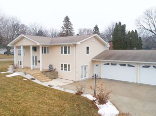 1011 Dixon Dr, Waterloo, IA 50701