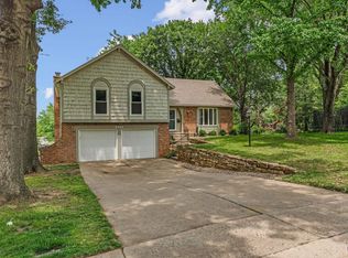 2324 SW 34th St, Topeka, KS 66611