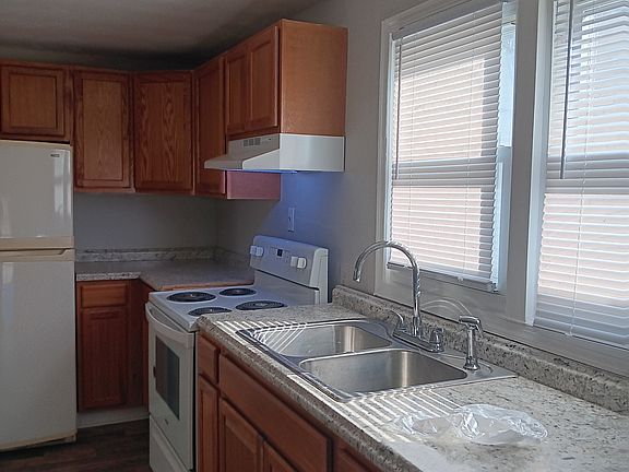 4th image of 2803 Chicago Ave