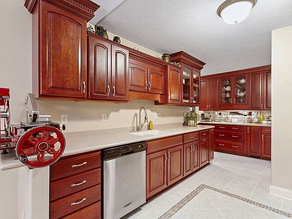 5th image of 803 Timberlake Trail Dr