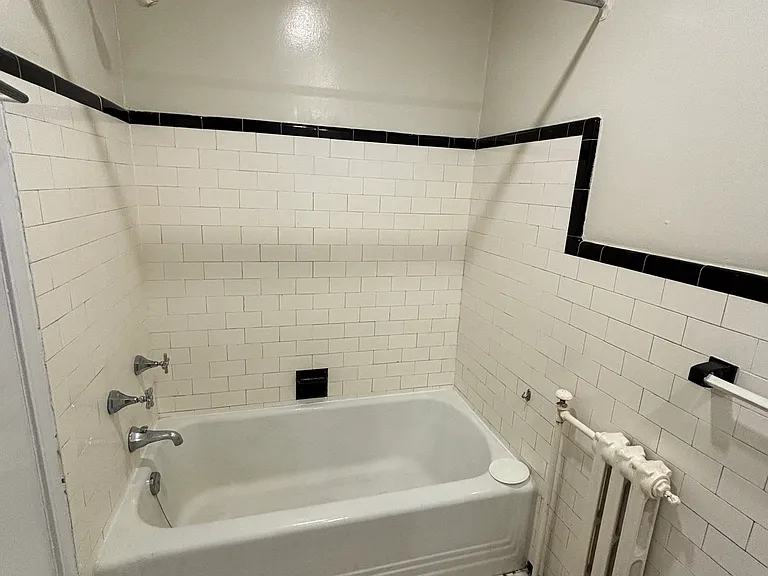 275 Friel St — Photo 7