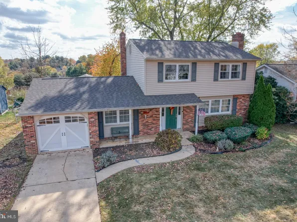 63 White Clay Cres, Newark, DE 19711