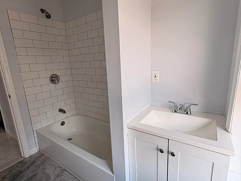 218 E Hanover St #3 — Photo 5