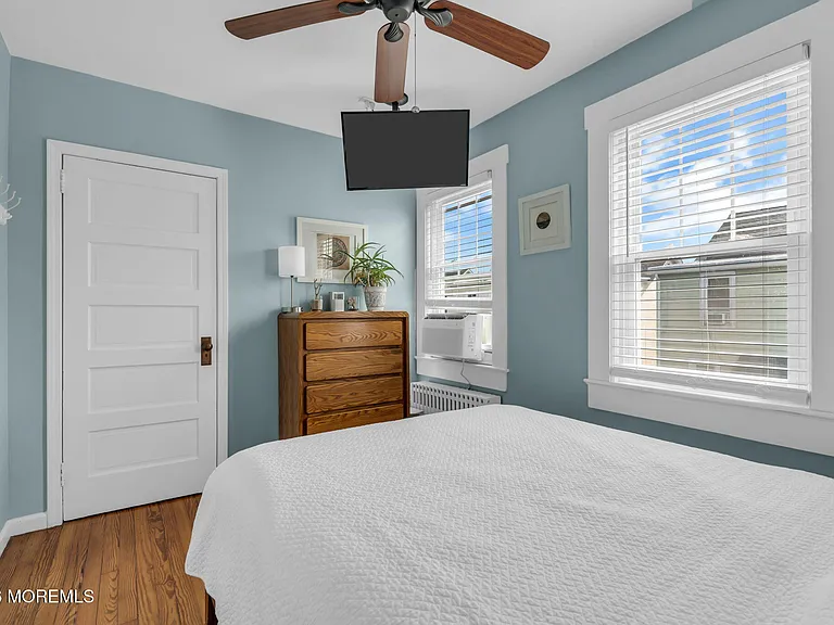 706 E St — Photo 33