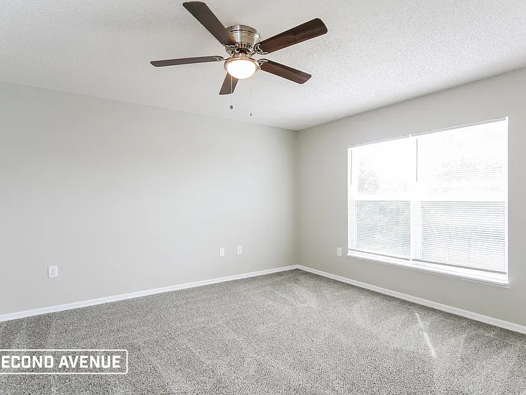 12042 Villa Rd — Photo 7