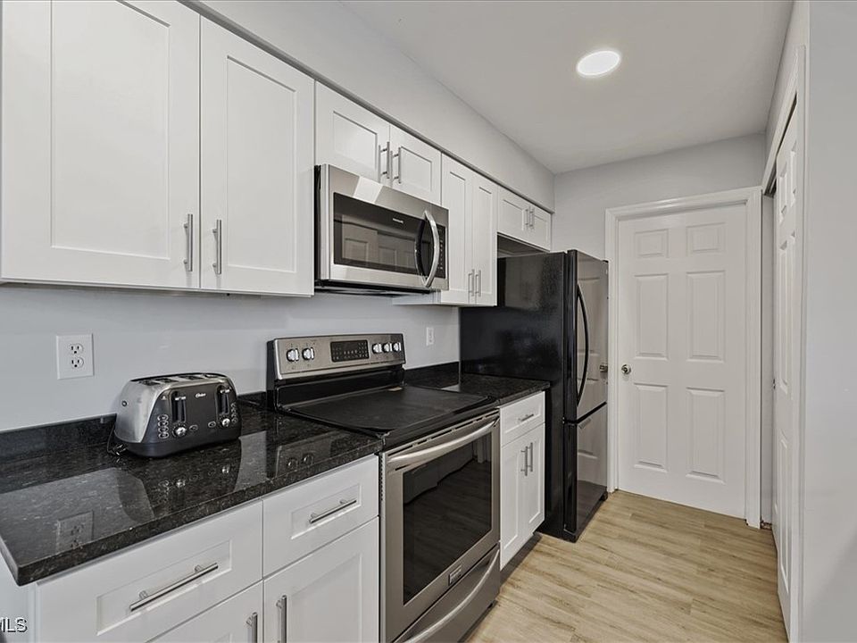 1st image of 1815 SE 8th Ter