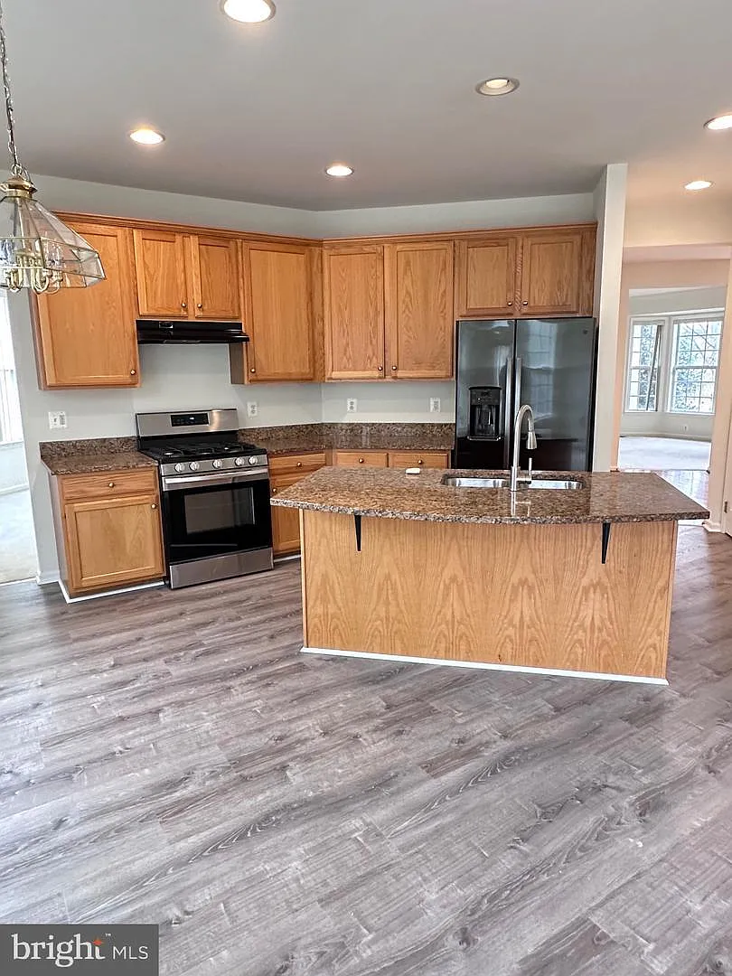 5 bed, 3.5 bath, 2567 sqft, $3,950 — Photo 3