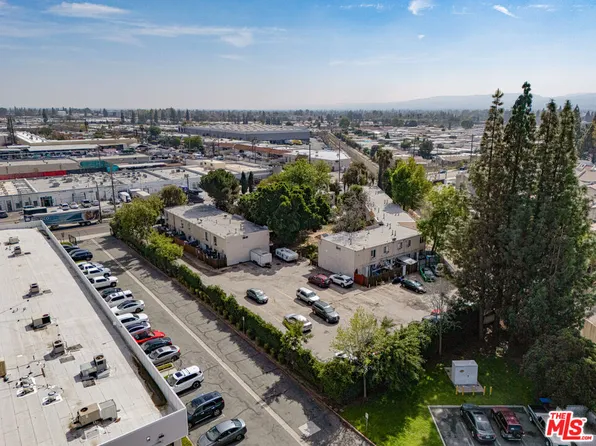 9015 Owensmouth Ave, Canoga Park, CA 91304